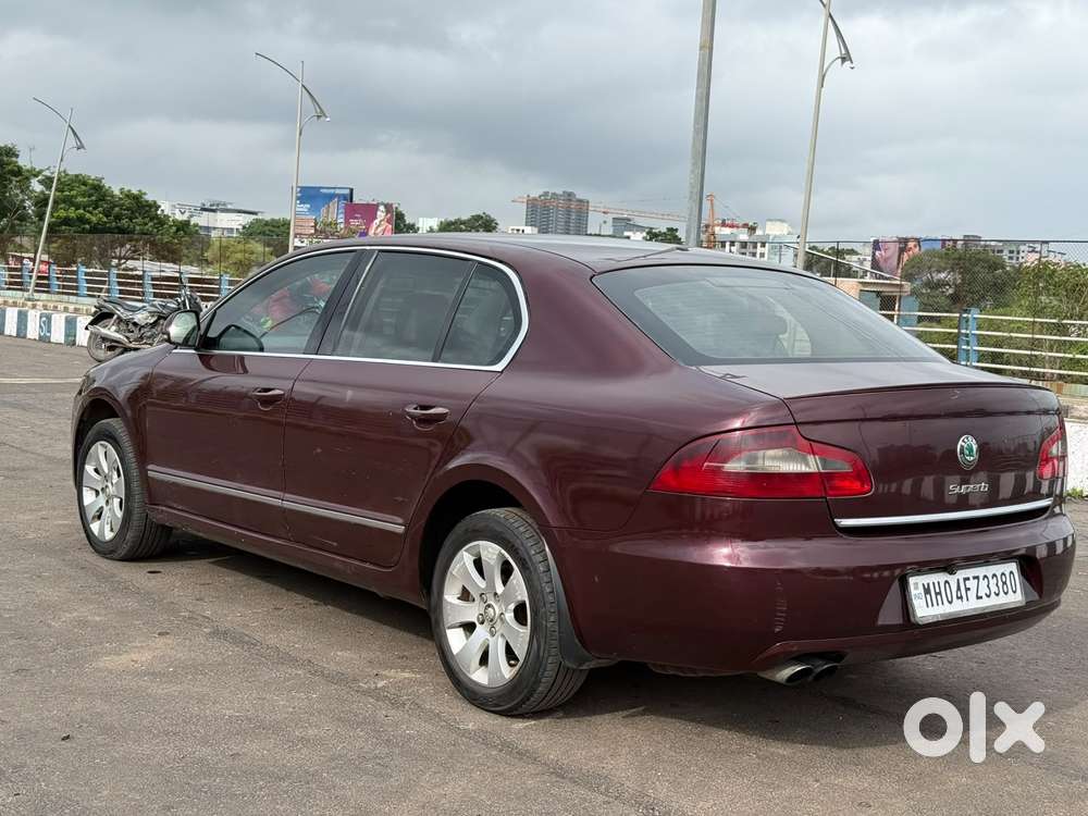 Skoda Superb { }2.0 Elegance Tdi At, 2013