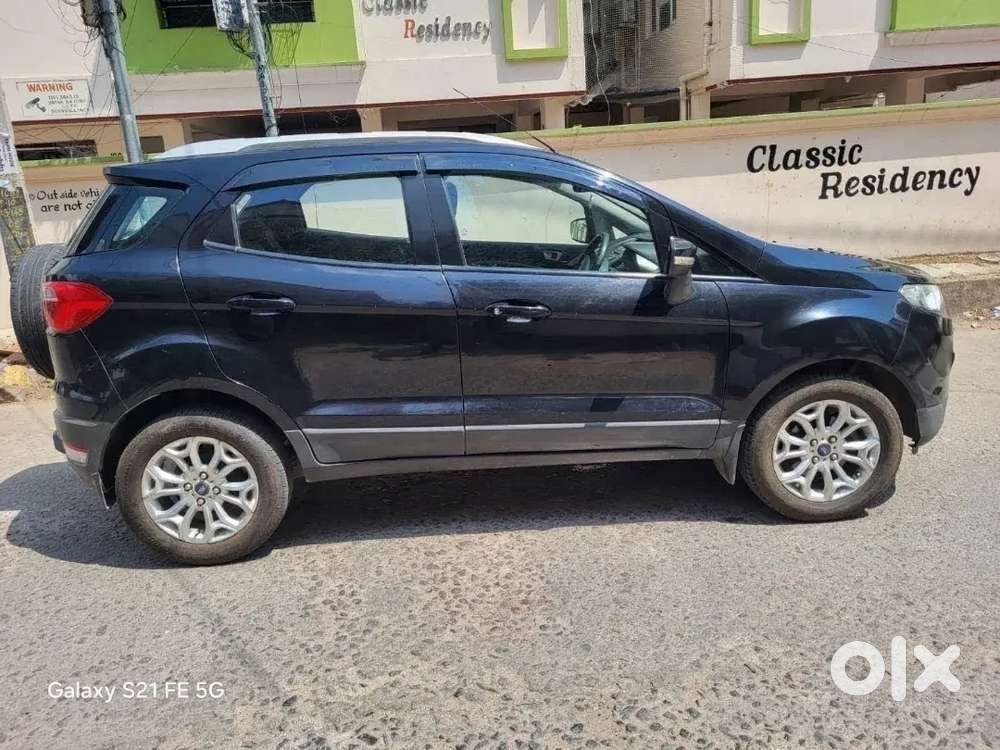 Showroom Track Automatic Ford Ecosport Titanium Petrol 2014 At Amt
