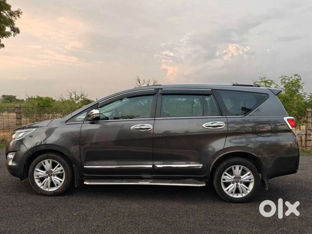 Toyota Innova Crysta 2.8 Zx At 7 Seater, 2017, Diesel