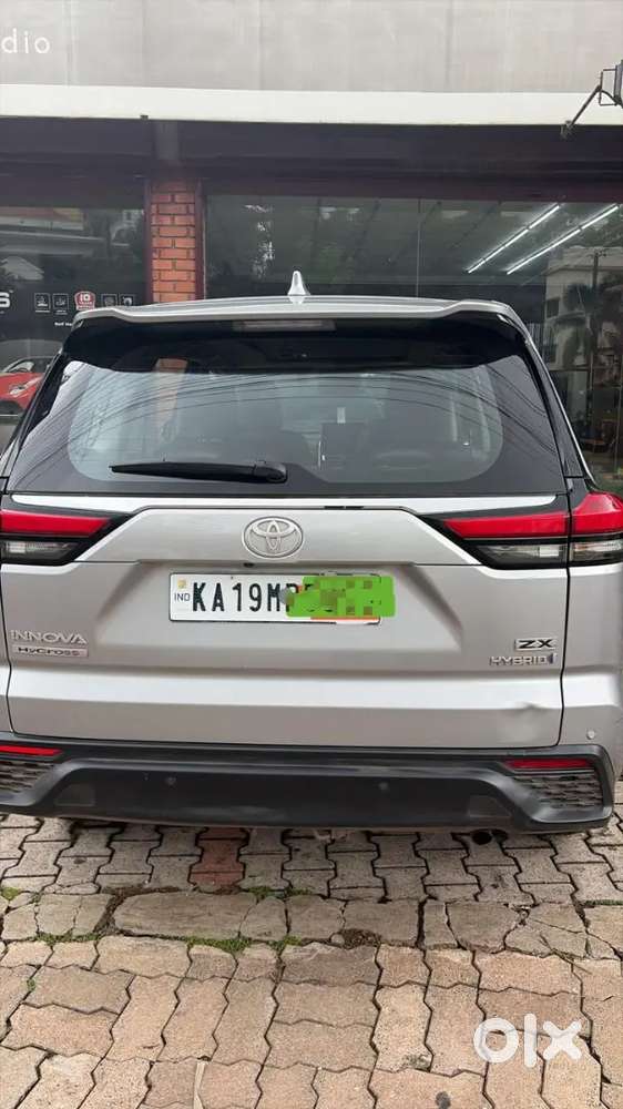 Toyota Innova Hycross 2024