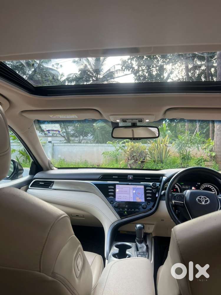 Toyota Camry 2020 Hybrid Well Maintained