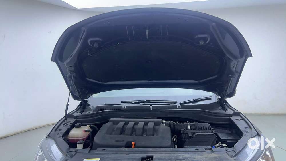 Mahindra Xuv700 2.0 Ax 5 Petrol Mt Str, 2022, Petrol