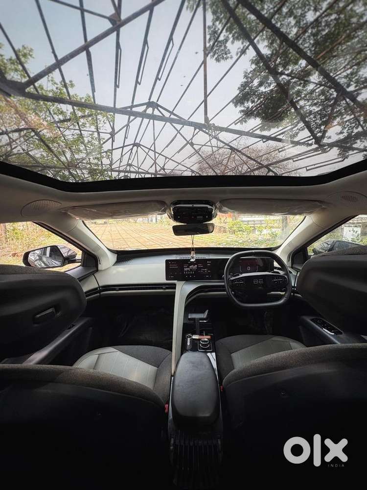 Mahindra Electric Car 2025