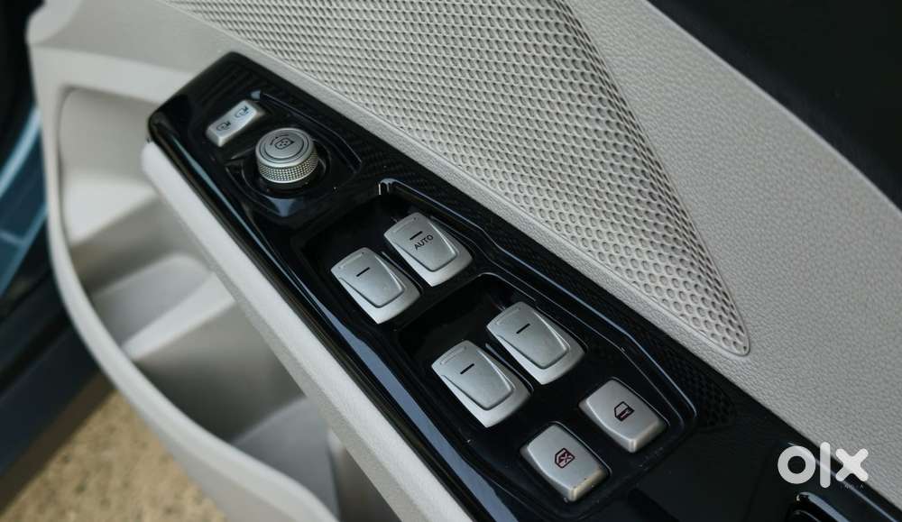 Mahindra Xuv300 W8 Option, 2023, Petrol