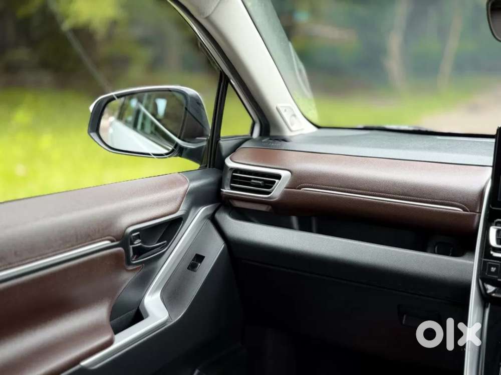 Toyota Innova Hycross 2.0 Zx (o) Hybrid 7 Str, 2025, Petrol