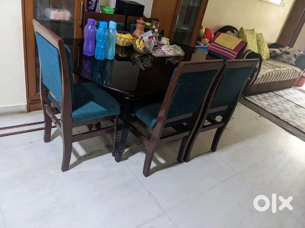 6 seater glass dinning table for sale original cost 60k our price 19k
