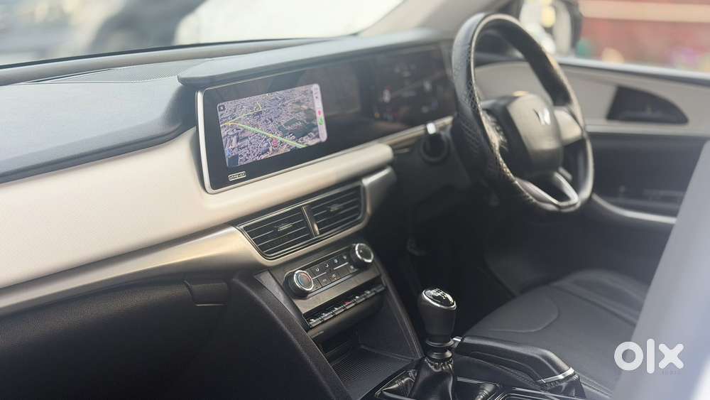 Mahindra Xuv700 2.0 Ax 3 Petrol Mt 5 Str, 2022, Petrol