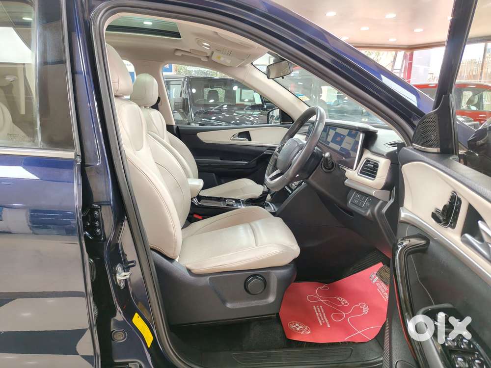 Mahindra Xuv700 2.0 Ax 7 Petrol At Luxury Pack Str, 2021, Petrol