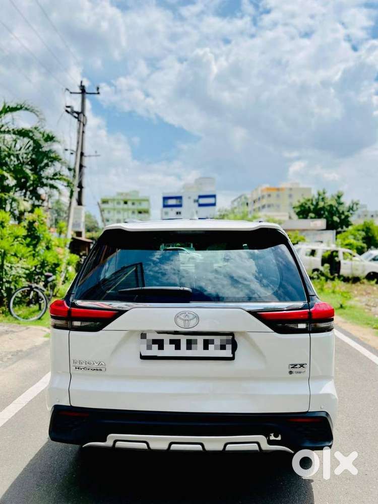 Toyota Innova Hycross 2.0 Zx Hybrid 7 Str, 2025, Petrol