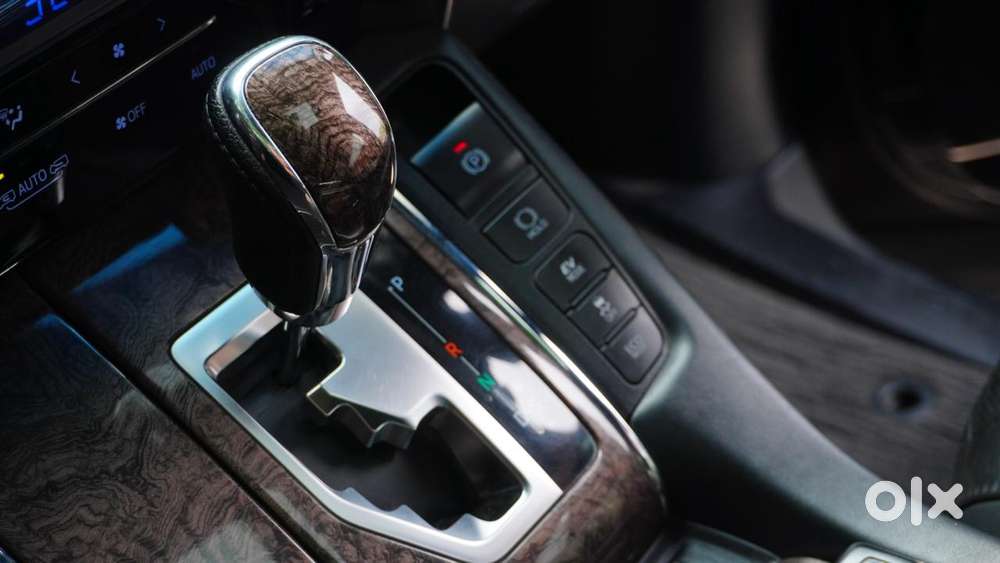 Toyota Vellfire 2.5 Executive Lounge, 2021, Petrol