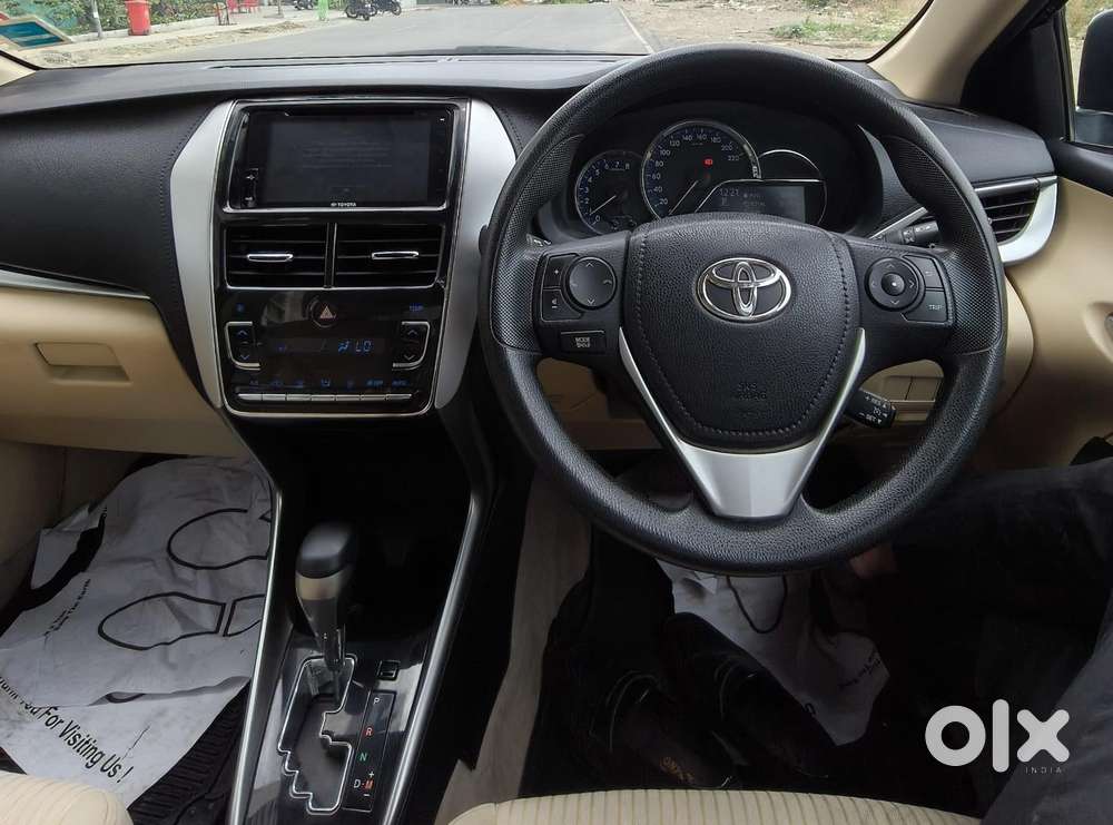 Toyota Yaris V Cvt, 2018, Petrol