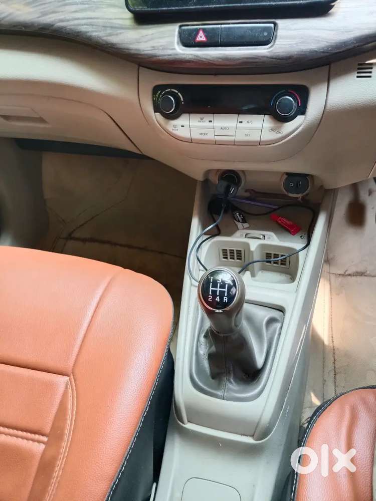 Maruti Suzuki Ertiga Top Model Zxi Smart Hybrid