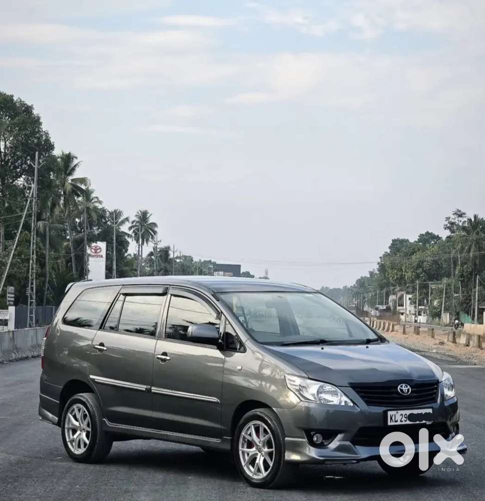 Toyota Innova 2012 Orginal Kerala Model 8 Seater