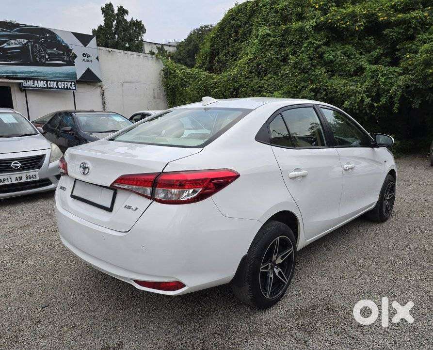 Toyota Yaris J Cvt, 2018, Petrol