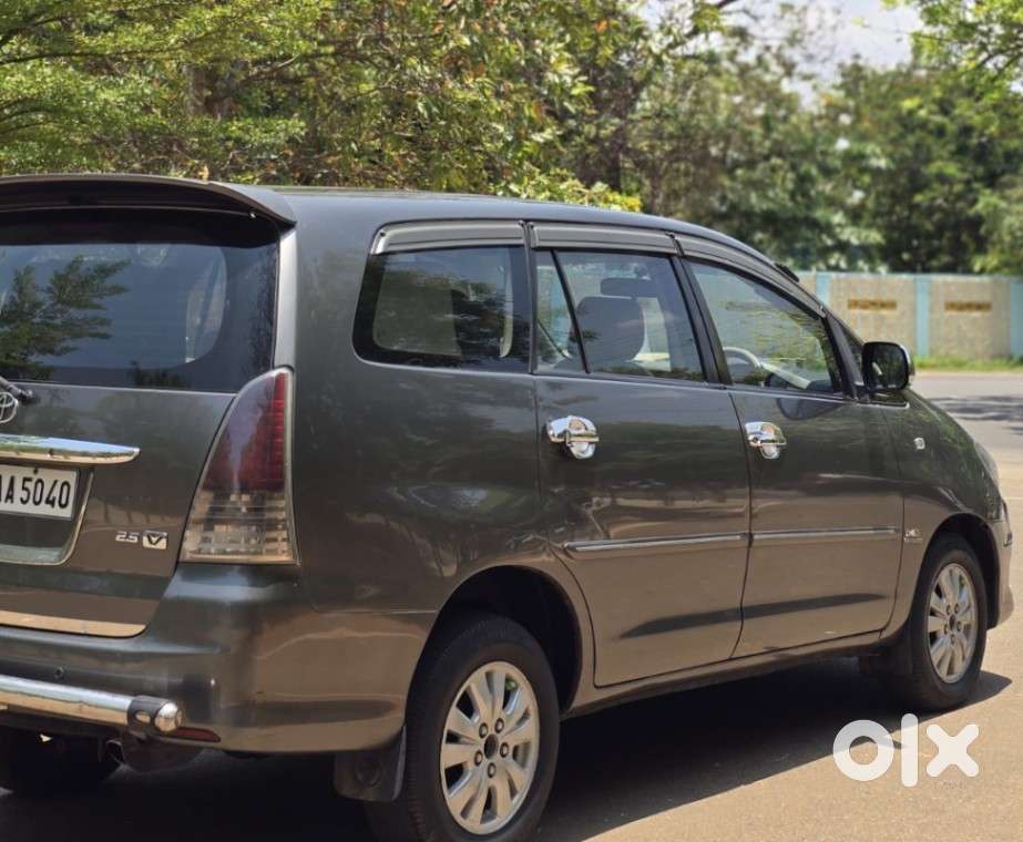 Toyota Innova 2009-2011 2.5 E 7 Str, 2010, Diesel