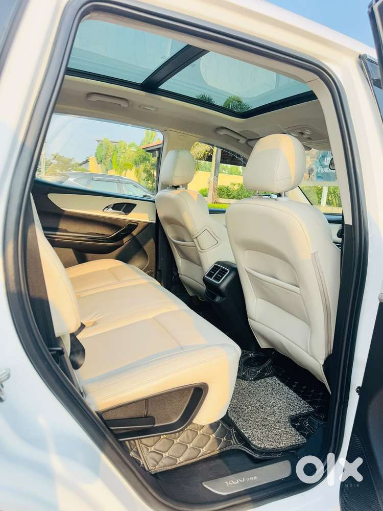 Mahindra Xuv700 2.2 Ax 7 Diesel At Str, 2022, Diesel