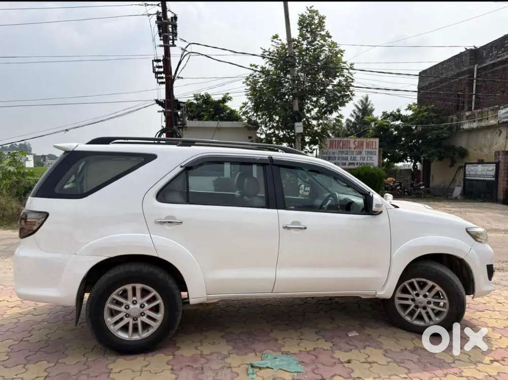 Toyota Fortuner 2013 Diesel 148196 Km Driven.