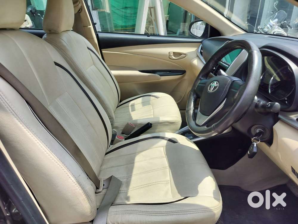 Toyota Yaris J Cvt, 2021, Petrol