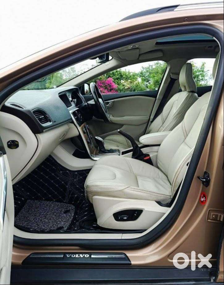 Volvo V40 Cross Country 2013 Diesel Well Maintained