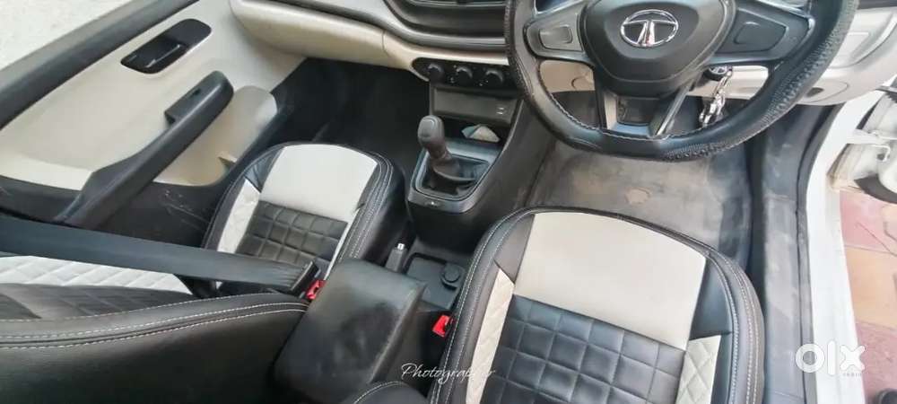 Tata Altroz Xe Petrol 2022