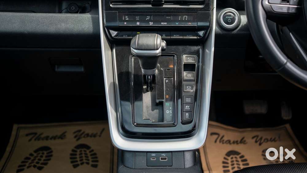 Toyota Innova Hycross 2.0 Vx (o) Hybrid 8 Str, 2024, Petrol