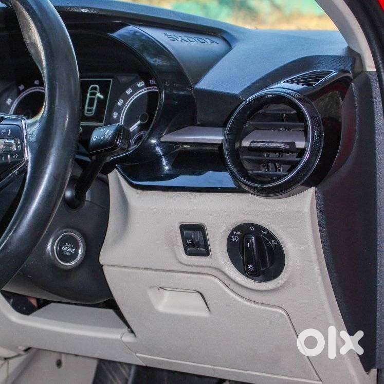 Skoda Slavia 1.0 Ambition Tsi At, 2022, Petrol