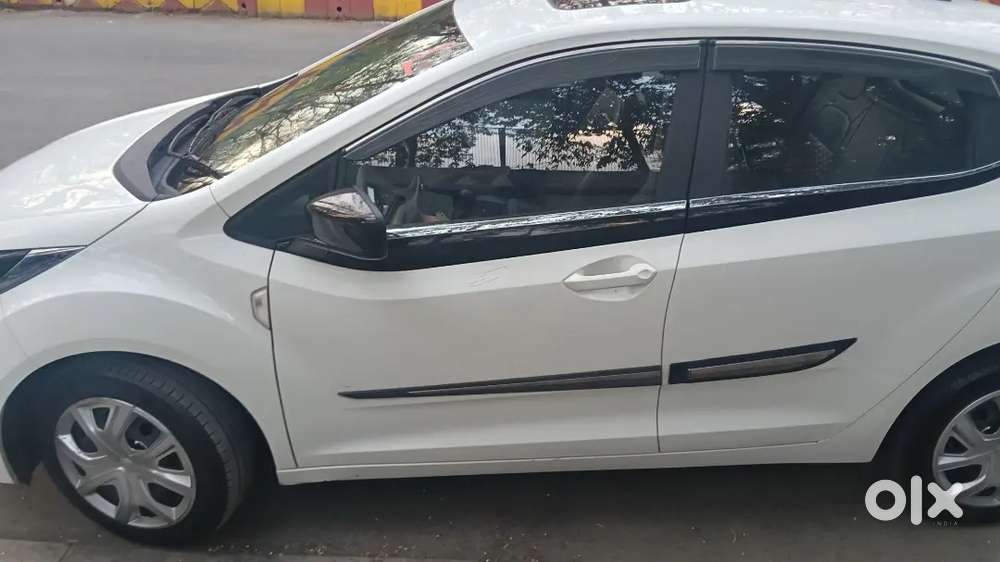 Tata Altroz 2023 Petrol 6900 Km Driven Single Woman