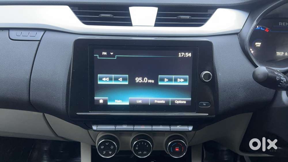 Renault Triber Rxz, 2023, Petrol