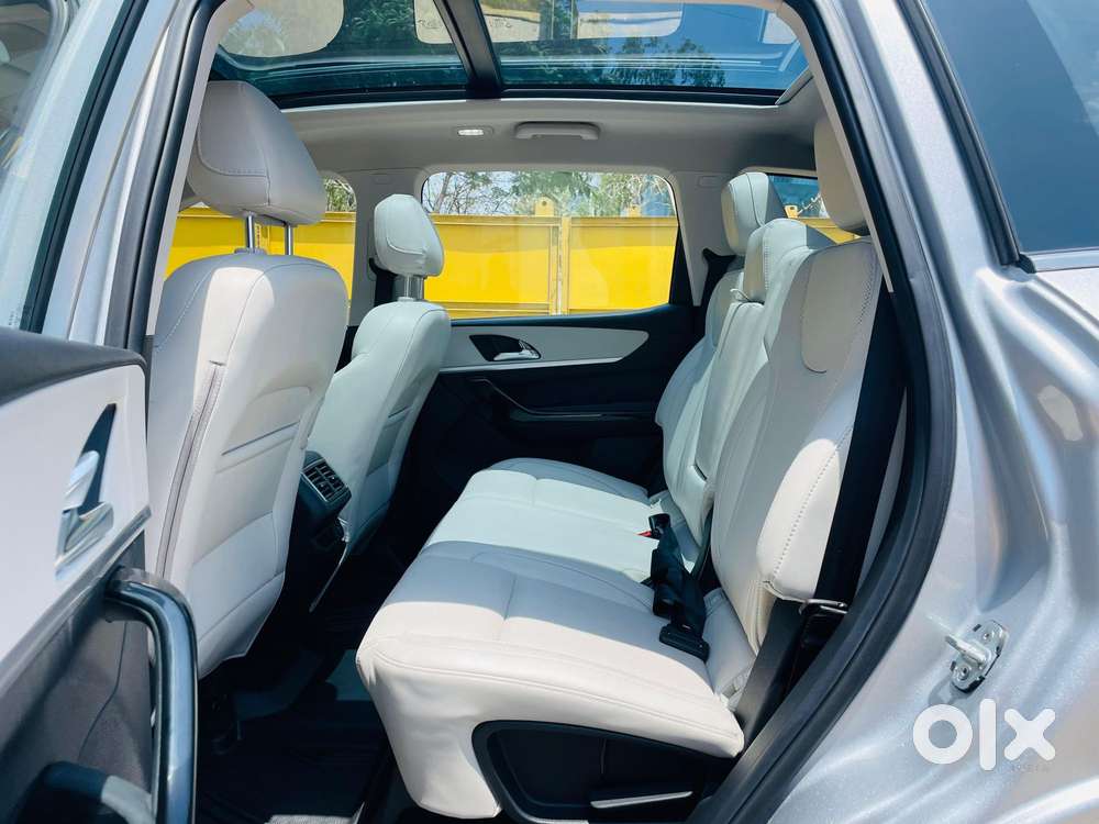 Mahindra Xuv700 2.2 Ax 7 Diesel At Luxury Pack Str, 2025, Diesel