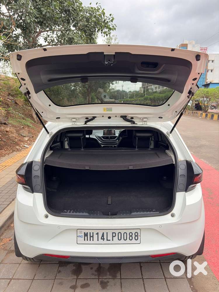 Tata Altroz 2024 Icng (1st Owner) White