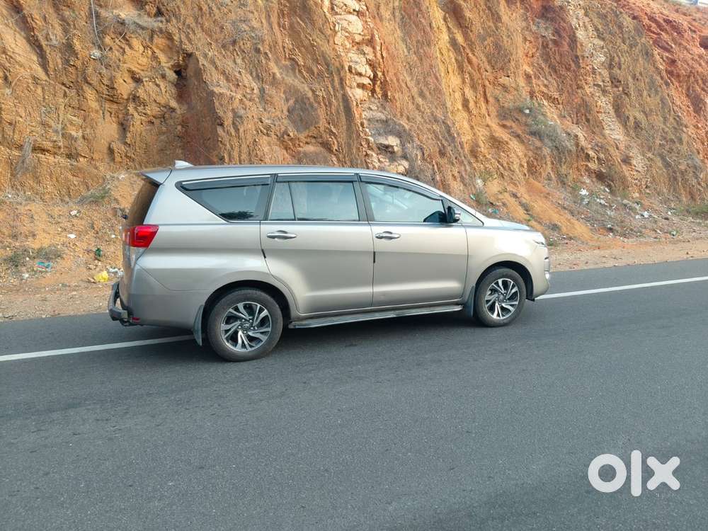 Toyota Innova Crysta 2025