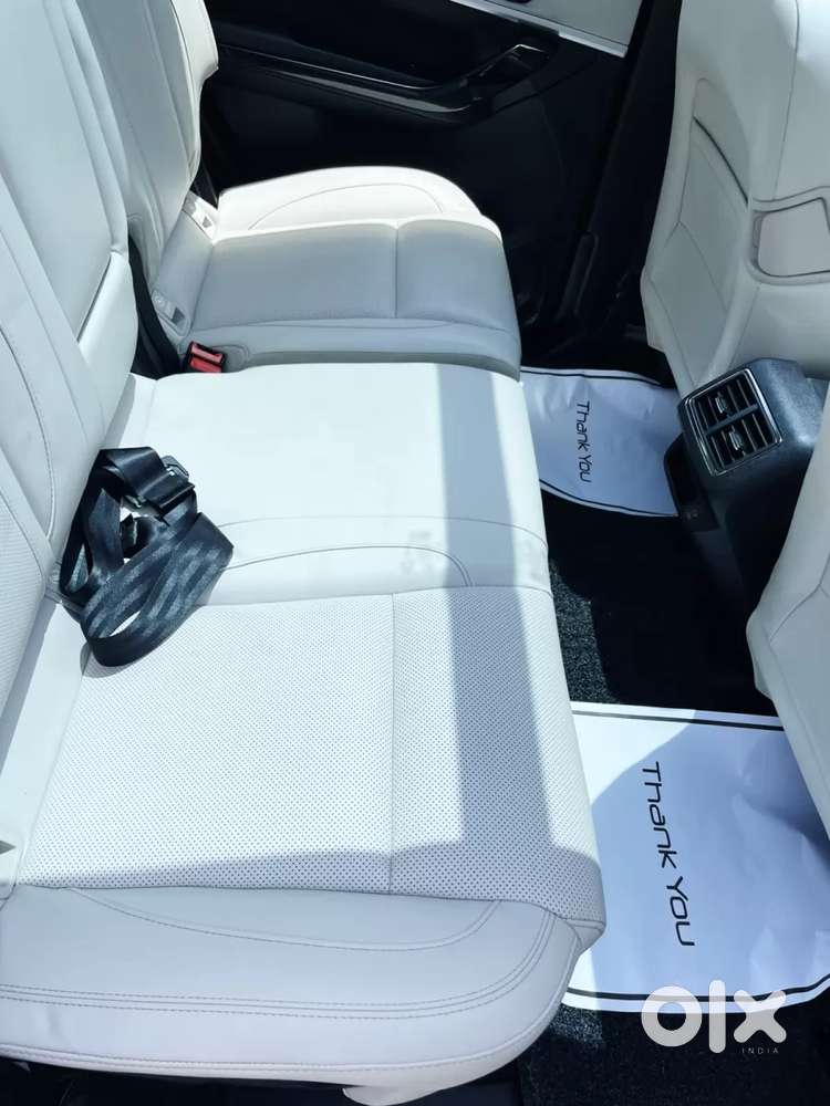 Mahindra Xuv700 2.2 Ax 7 Diesel At Luxury Pack Str, 2024, Diesel