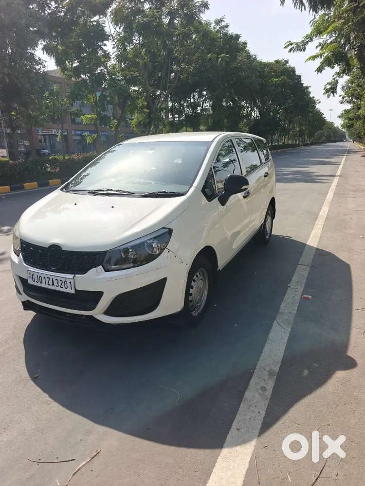 Mahindra Marazzo 2020 1st Owner White Colour