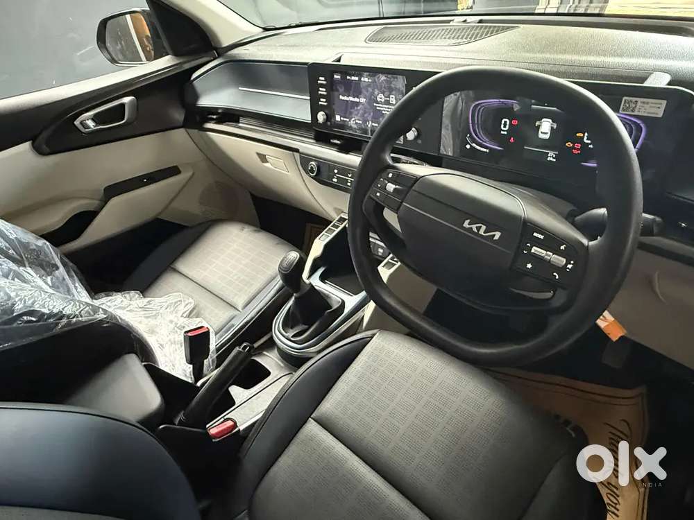 Kia Carens Clavis 2025 Petrol 2000 Km Driven