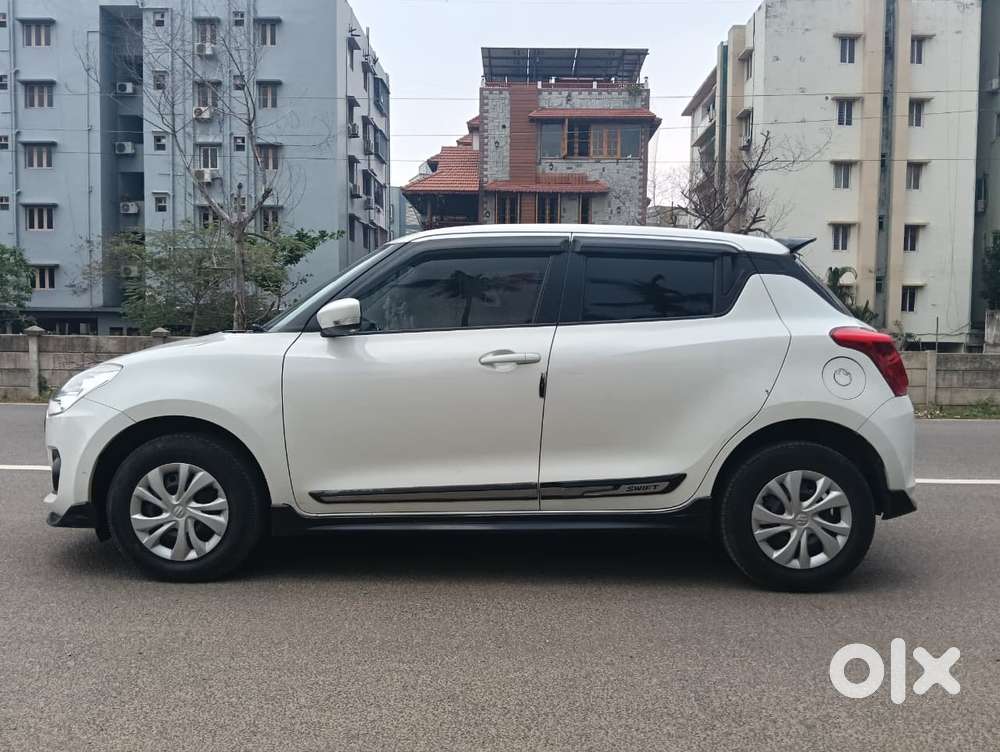 Maruti Suzuki Swift Vxi + Manual, 2023, Petrol