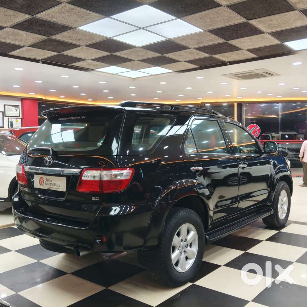 Toyota Fortuner [ ] 3.0 4X4 MT, 2010, Diesel