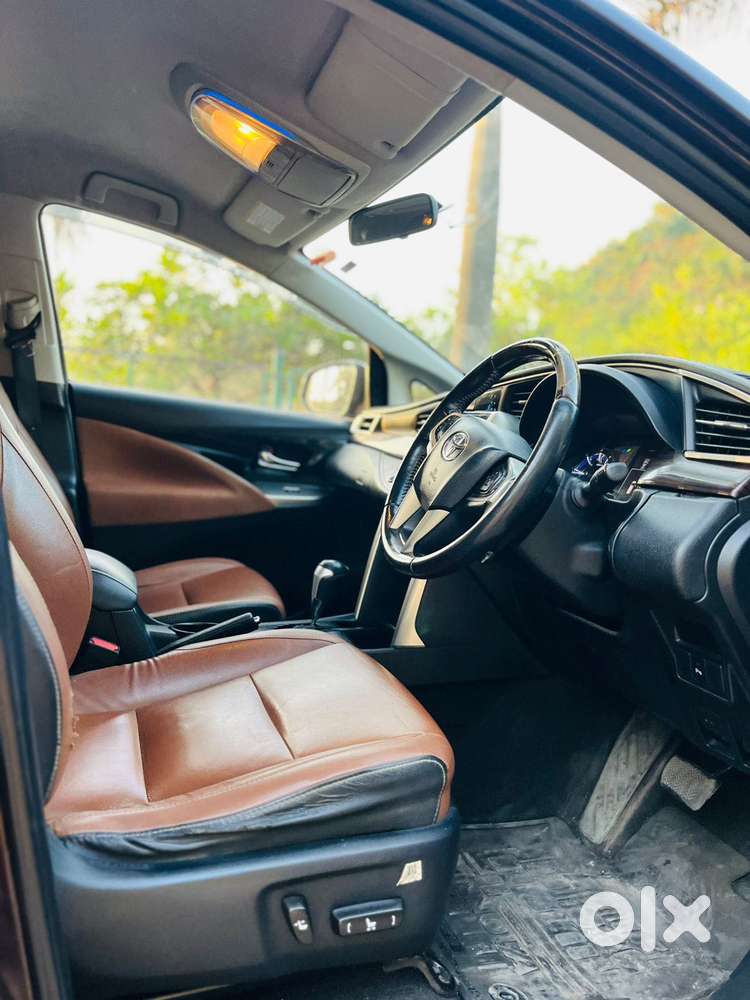 Toyota Innova Crysta 2.8 Zx At 7 Seater, 2017, Diesel