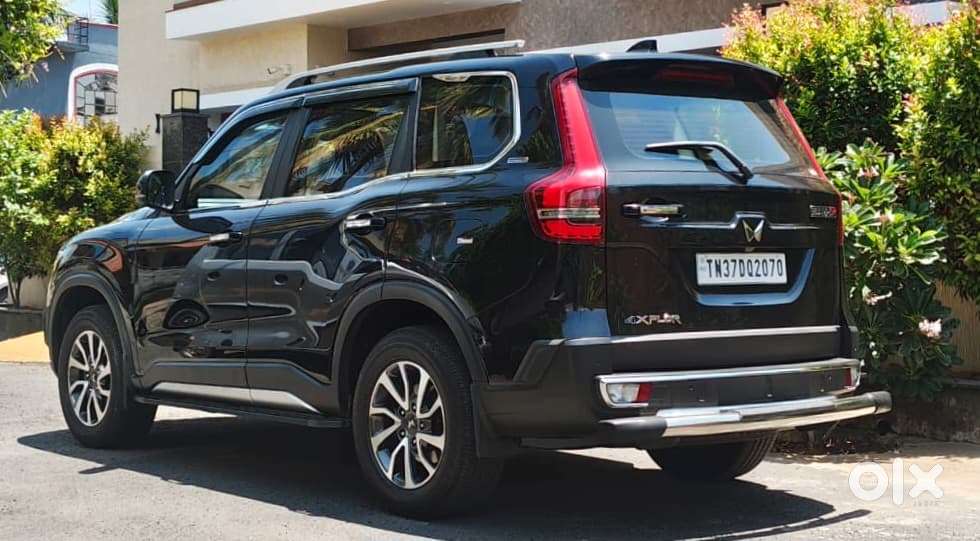 Mahindra Xuv700 2.2 Ax 5 Diesel Mt 7 Str, 2025, Petrol