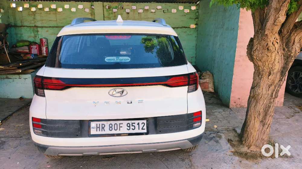 Hyundai Venue 2025 Petrol Well Maintained