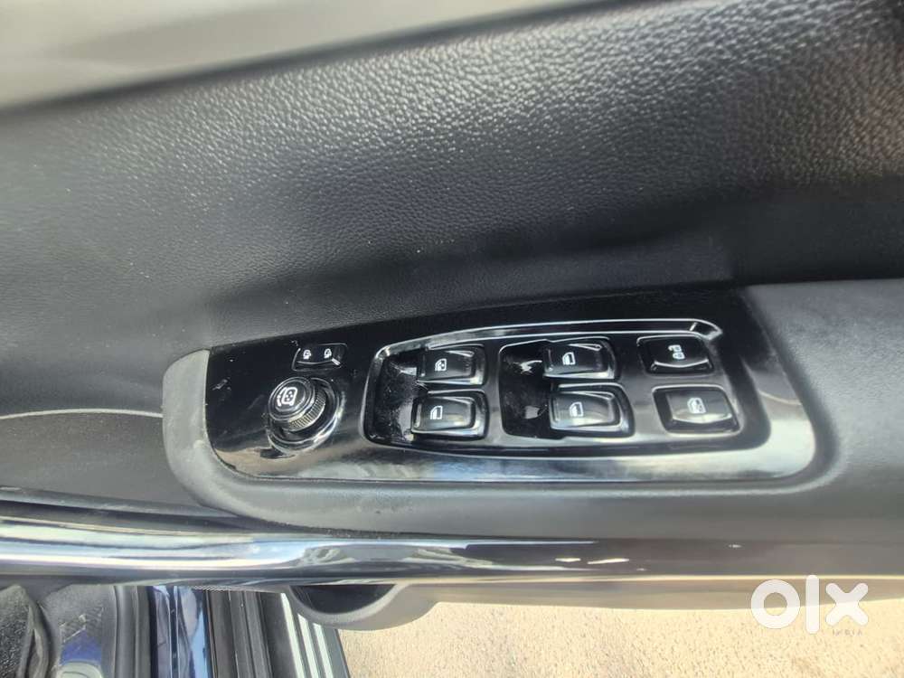 Mahindra Xuv700 2.0 Ax 7 Petrol Mt Str, 2024, Petrol