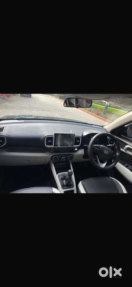 Hyundai Venue Petrol 2024