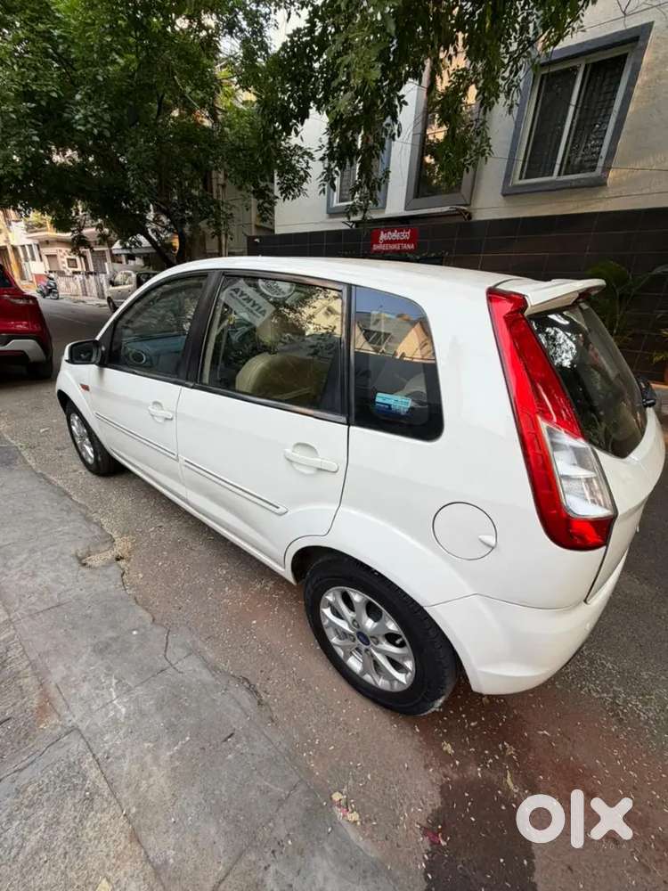 Ford Figo 2013 Diesel 103000 Km Driven.