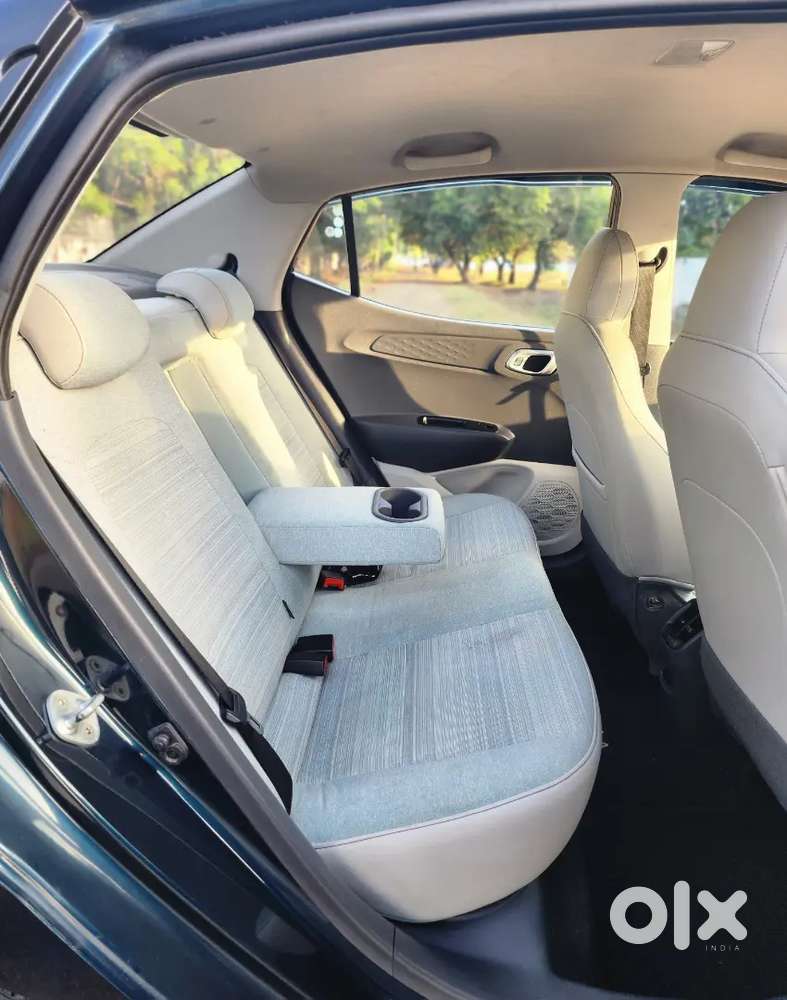 Hyundai Aura Petrol 2022 Company Service Record