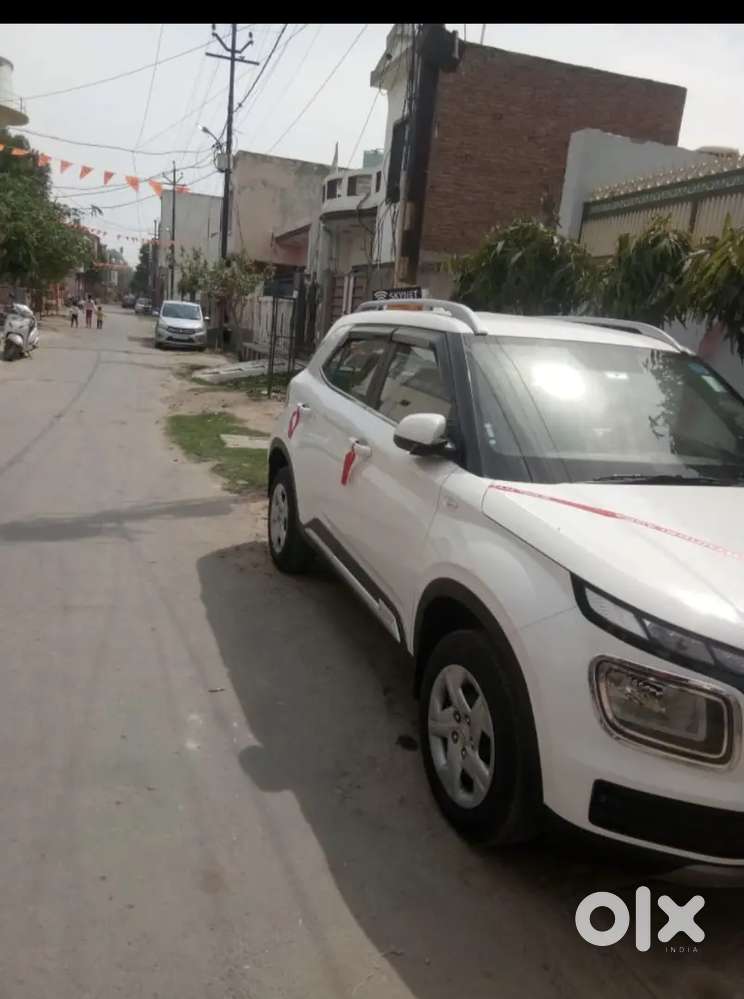 Hyundai Venue 2022 Petrol 10000 Km Driven