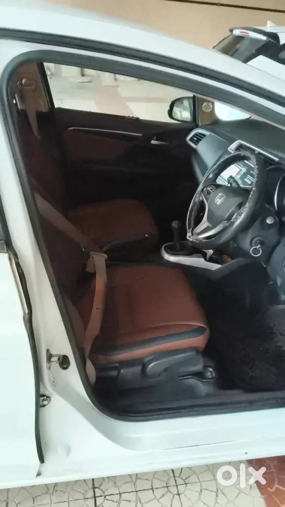 White Honda Jazz