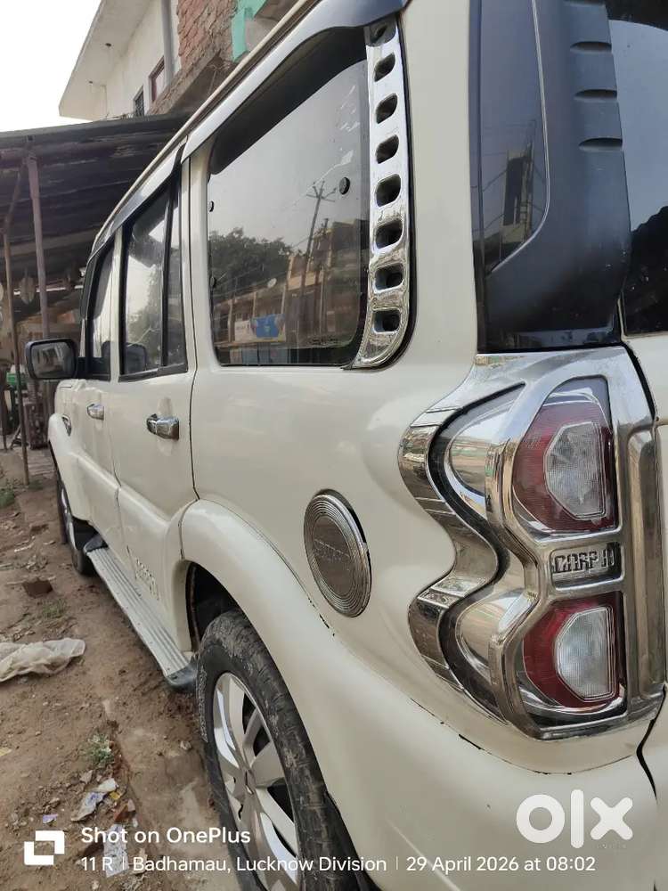 Mahindra Scorpio S4+ Gadi Me Sab Kuch Sahi Hai .