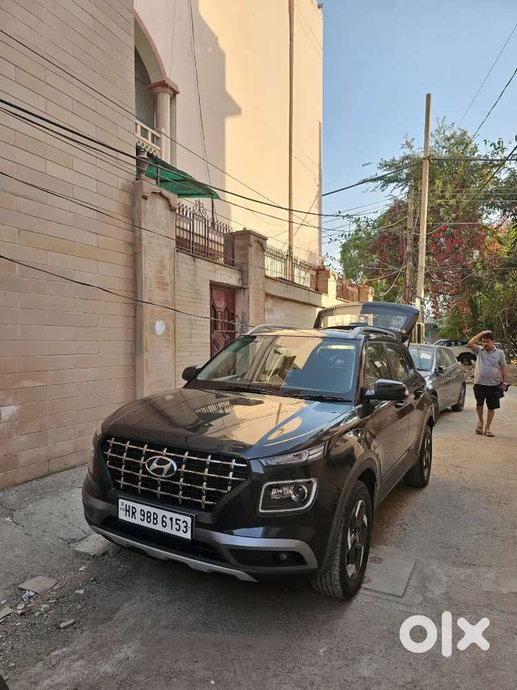 Hyundai Venue 2021 Petrol 42000 Km Driven