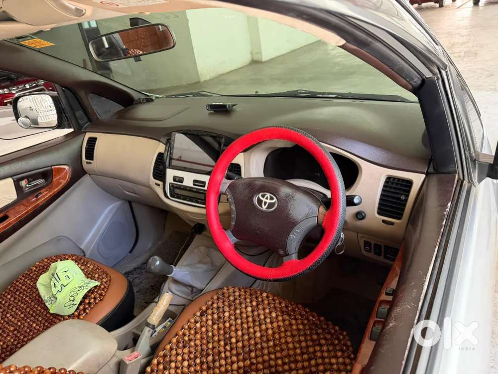 Toyota Innova 2011