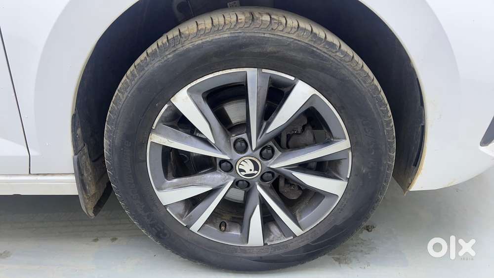 Skoda Slavia Style (non-sunroof), 2022, Petrol