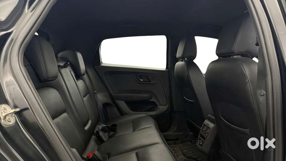 Tata Altroz 1.2 Xza Plus Dark Edition Dct, 2022, Petrol